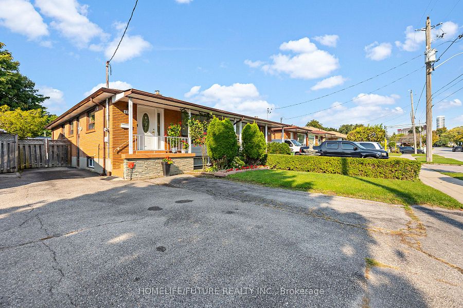 122 Fenside Dr, Toronto